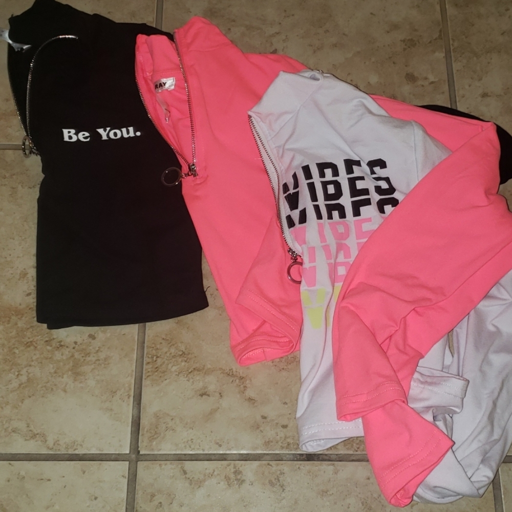 Set of Sommer Ray tops